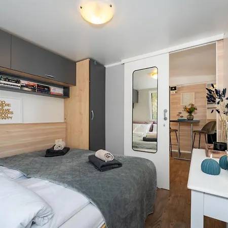 Sunset House 5 *